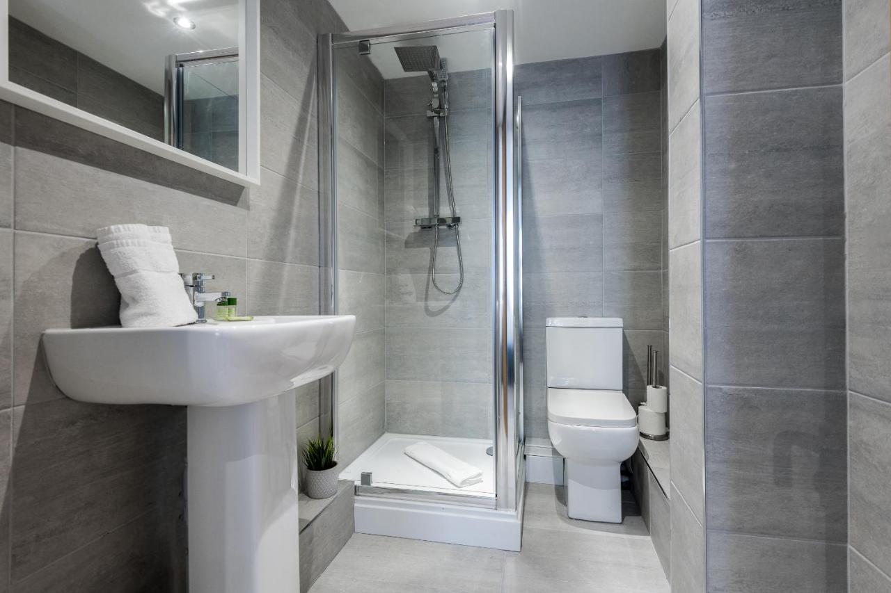 Host Apartments - Contemporary 3 Bed Apt With Balcony - Perfect For Long Stays Liverpool Exterior photo